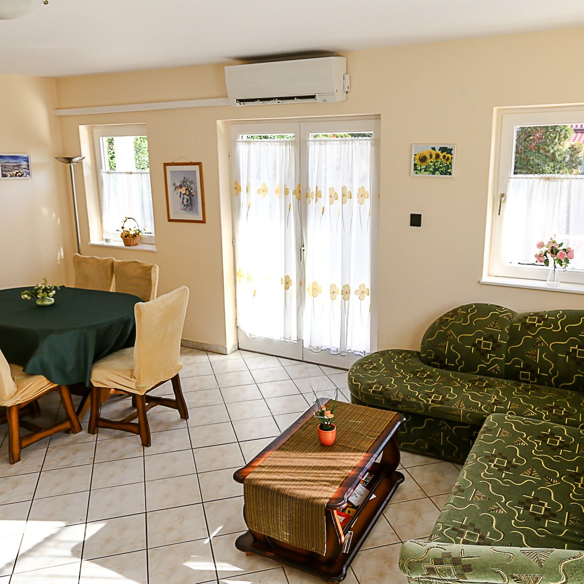 155_5_BF Küche mit Wohn-Esszimmer 3.jpg